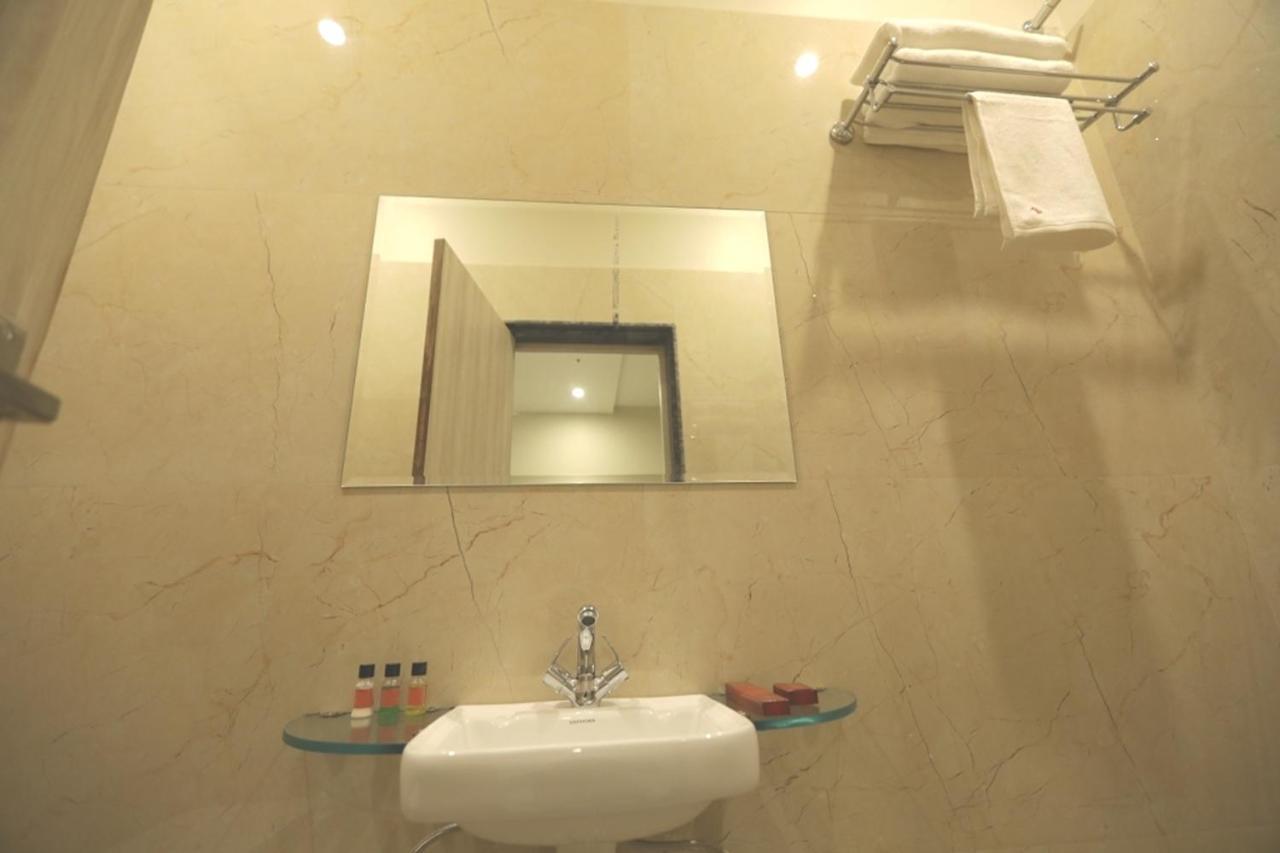 Pine Regency - Aravali'S Peak View Hotel Udaipur Exterior foto