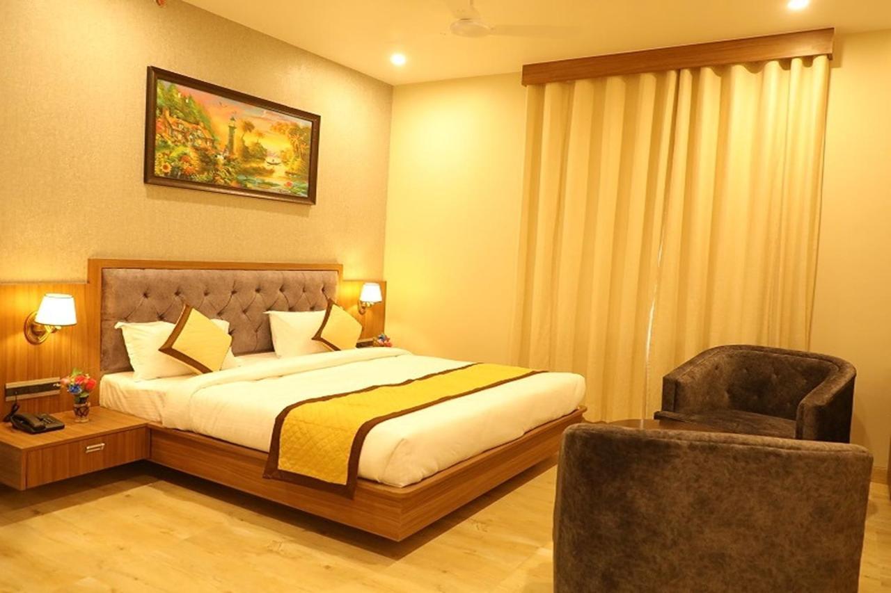 Pine Regency - Aravali'S Peak View Hotel Udaipur Exterior foto